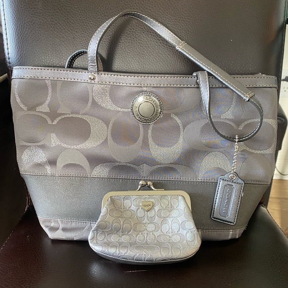 Coach satchel purse in grey/silver - Picture 1 of 9